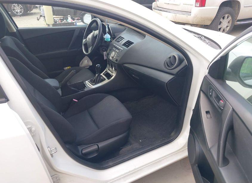 Photo 5 of 2011 Mazda Mazda3 I SPORT (VIN JM1BL1UF8B1373577)