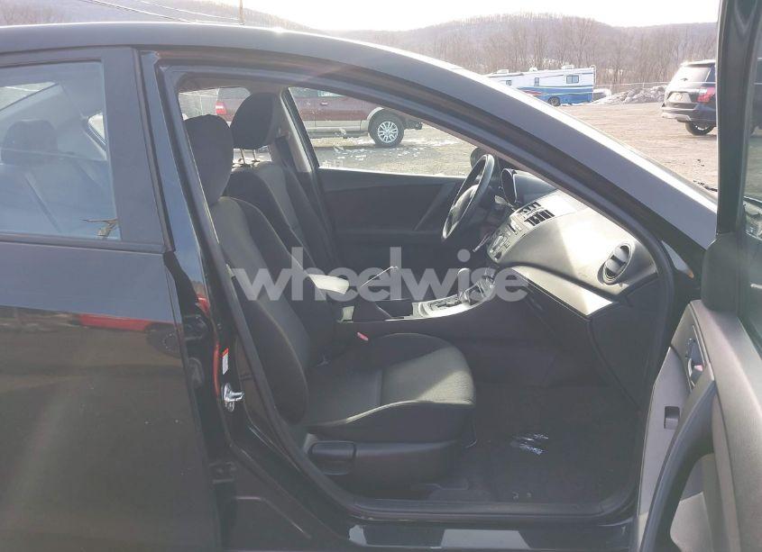 Photo 5 of 2011 Mazda Mazda3 I SPORT (VIN JM1BL1UF8B1436760)