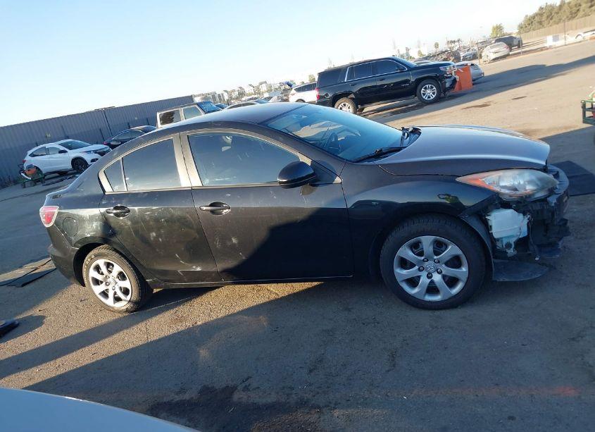 Photo 14 of 2011 Mazda Mazda3 I SPORT (VIN JM1BL1UF8B1461190)