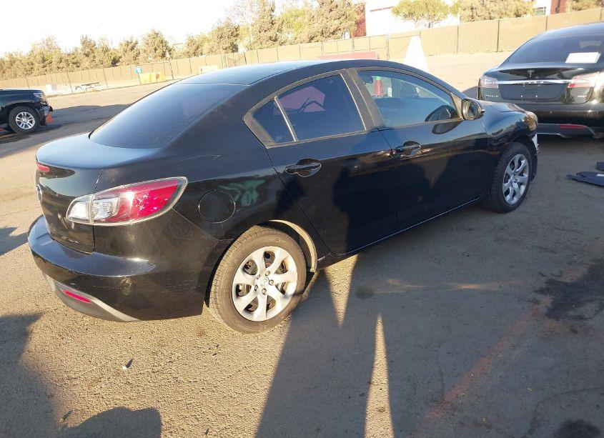 Photo 4 of 2011 Mazda Mazda3 I SPORT (VIN JM1BL1UF8B1461190)