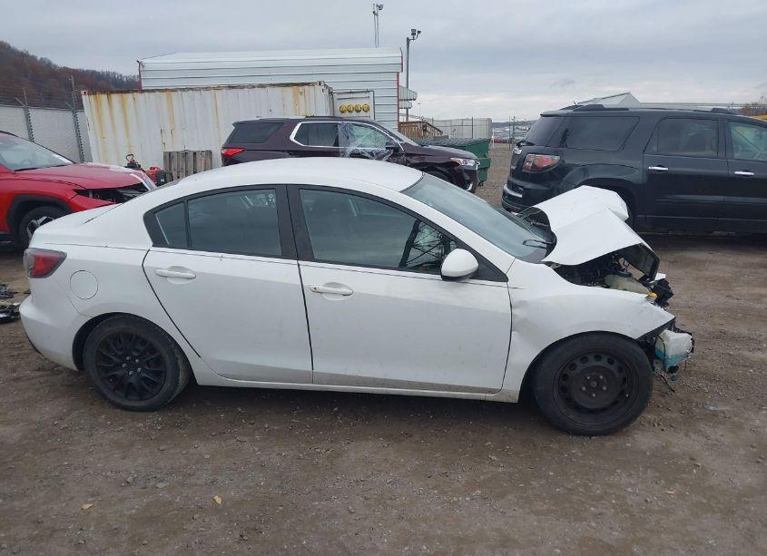 Photo 12 of 2011 Mazda Mazda3 I SPORT (VIN JM1BL1UF8B1471394)