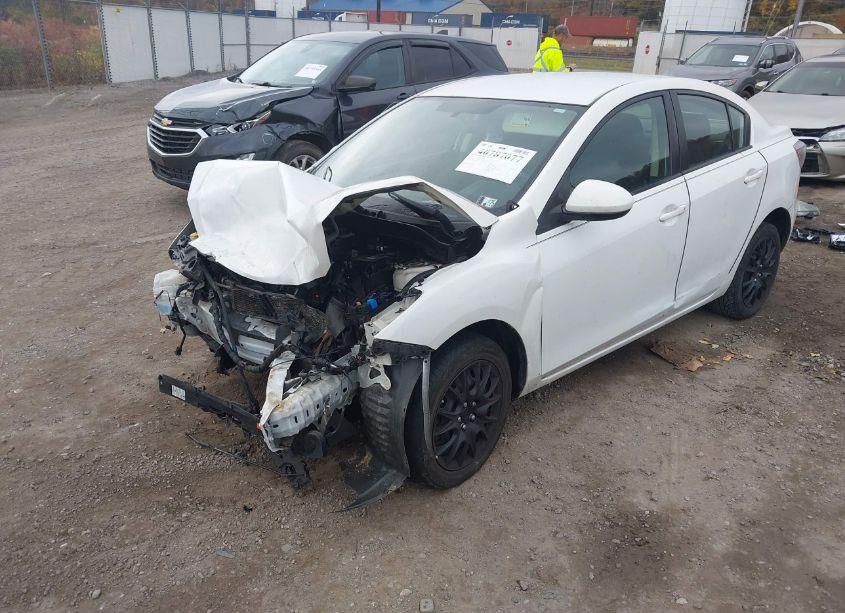 Photo 2 of 2011 Mazda Mazda3 I SPORT (VIN JM1BL1UF8B1471394)