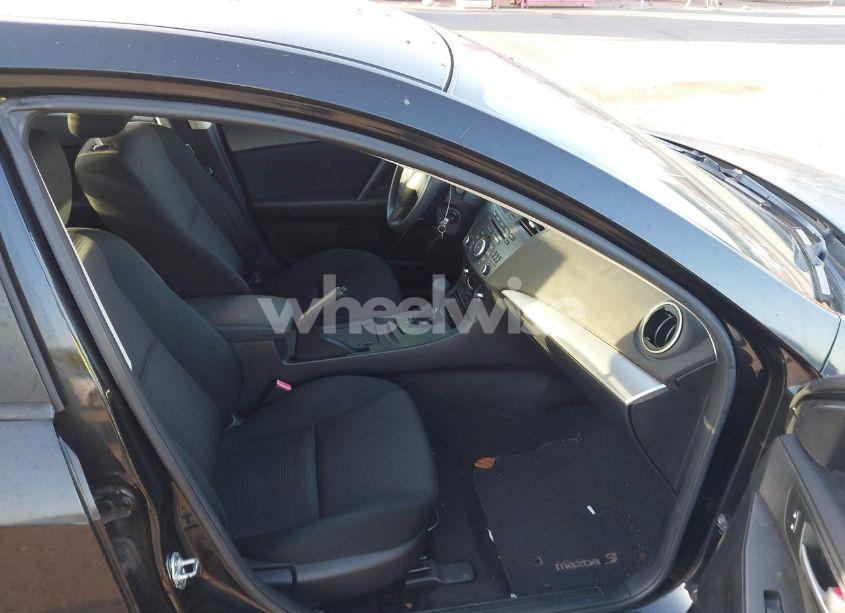 Photo 5 of 2012 Mazda Mazda3 I SPORT (VIN JM1BL1UF8C1529120)