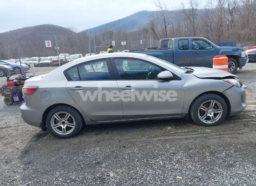 Photo 13 of 2012 Mazda Mazda3 I SPORT (VIN JM1BL1UF8C1554096)