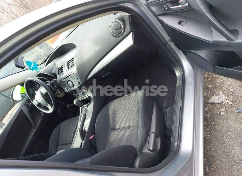 Photo 5 of 2012 Mazda Mazda3 I SPORT (VIN JM1BL1UF8C1554096)