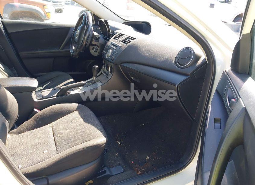 Photo 5 of 2011 Mazda Mazda3 I SPORT (VIN JM1BL1UF9B1417411)