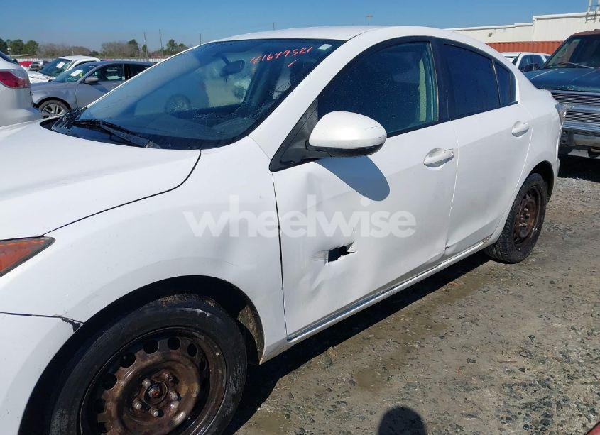 Photo 6 of 2011 Mazda Mazda3 I SPORT (VIN JM1BL1UF9B1417411)