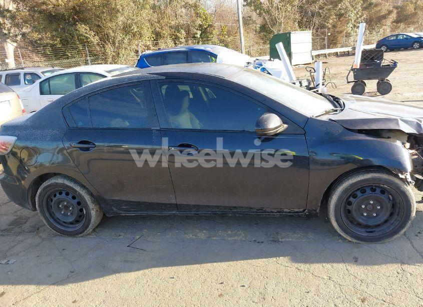 Photo 13 of 2011 Mazda Mazda3 I SPORT (VIN JM1BL1UF9B1465376)