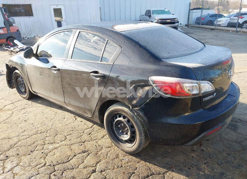 Photo 3 of 2011 Mazda Mazda3 I SPORT (VIN JM1BL1UF9B1465376)