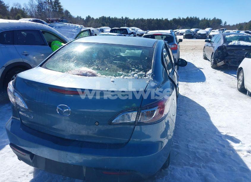 Photo 16 of 2011 Mazda Mazda3 I SPORT (VIN JM1BL1UG0B1381391)