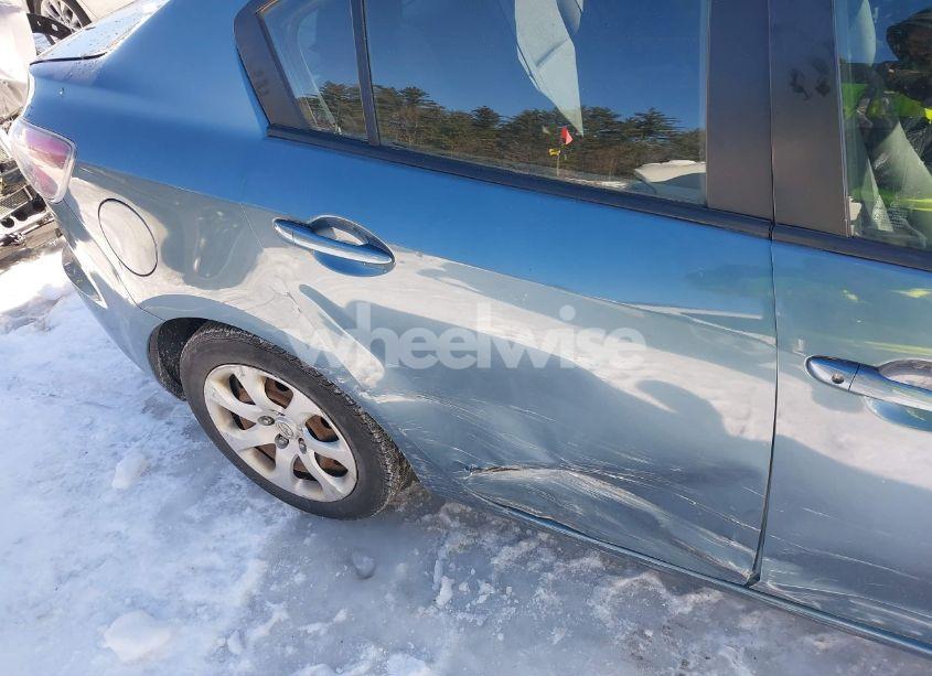 Photo 6 of 2011 Mazda Mazda3 I SPORT (VIN JM1BL1UG0B1381391)