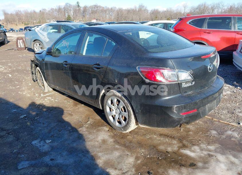 Photo 3 of 2012 Mazda Mazda3 I SPORT (VIN JM1BL1UG0C1562041)