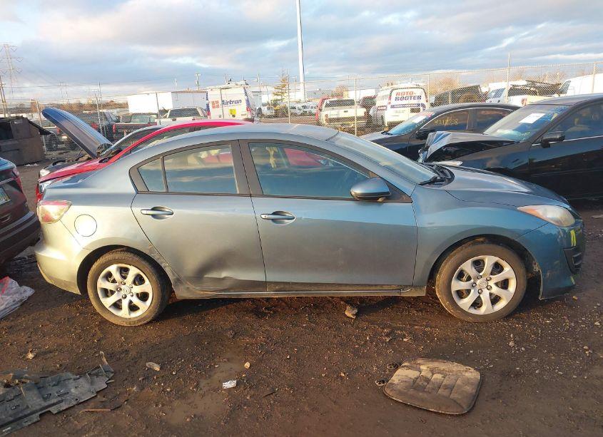 Photo 13 of 2011 Mazda Mazda3 (VIN JM1BL1UG1B1418089)