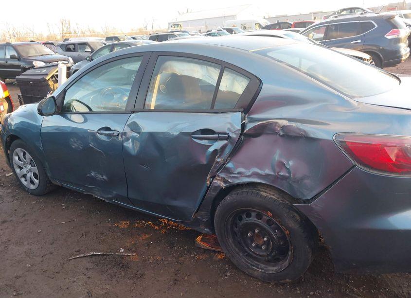 Photo 14 of 2011 Mazda Mazda3 (VIN JM1BL1UG1B1418089)