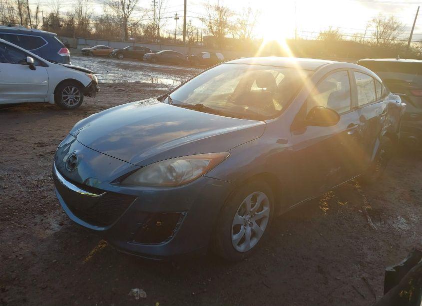 Photo 2 of 2011 Mazda Mazda3 (VIN JM1BL1UG1B1418089)