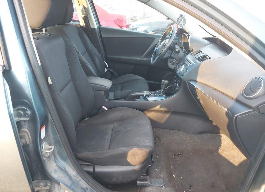 Photo 5 of 2011 Mazda Mazda3 (VIN JM1BL1UG1B1418089)