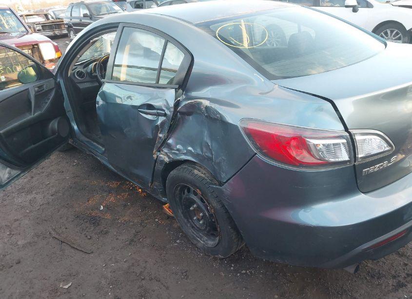 Photo 6 of 2011 Mazda Mazda3 (VIN JM1BL1UG1B1418089)