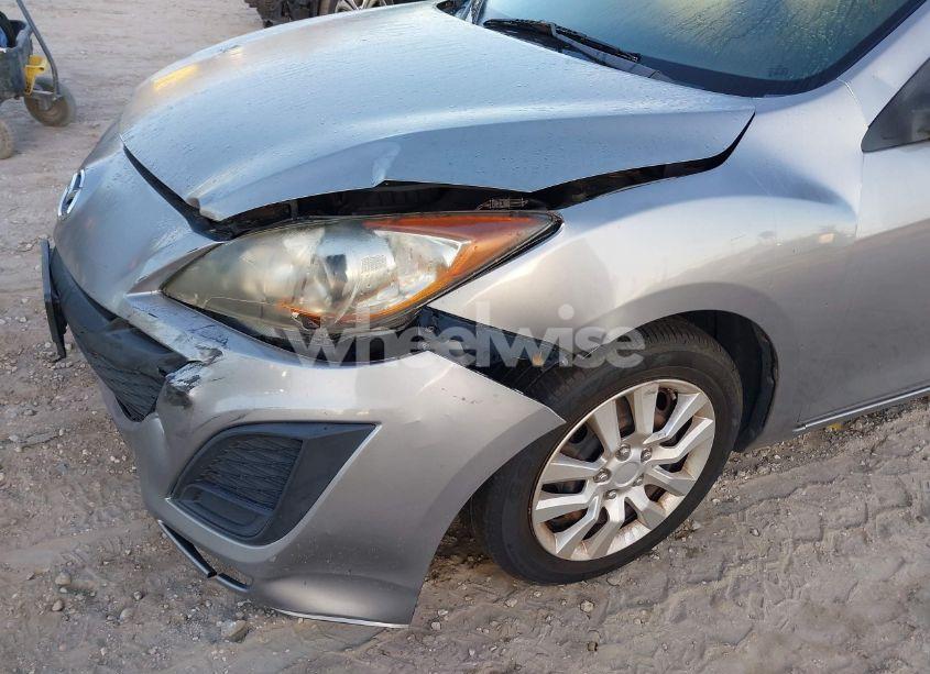 Photo 14 of 2011 Mazda Mazda3 I SPORT (VIN JM1BL1UG1B1421543)