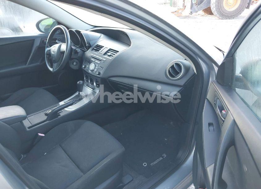 Photo 5 of 2011 Mazda Mazda3 I SPORT (VIN JM1BL1UG1B1421543)