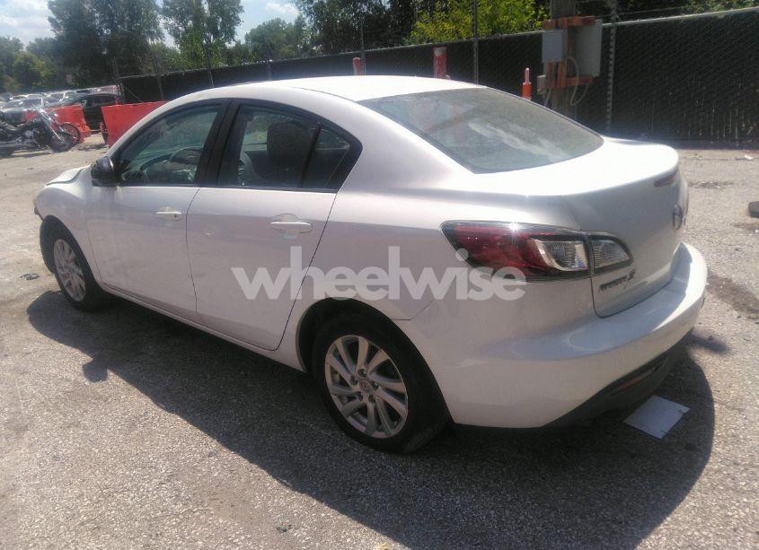 Photo 3 of 2011 Mazda Mazda3 I SPORT (VIN JM1BL1UG1B1466580)