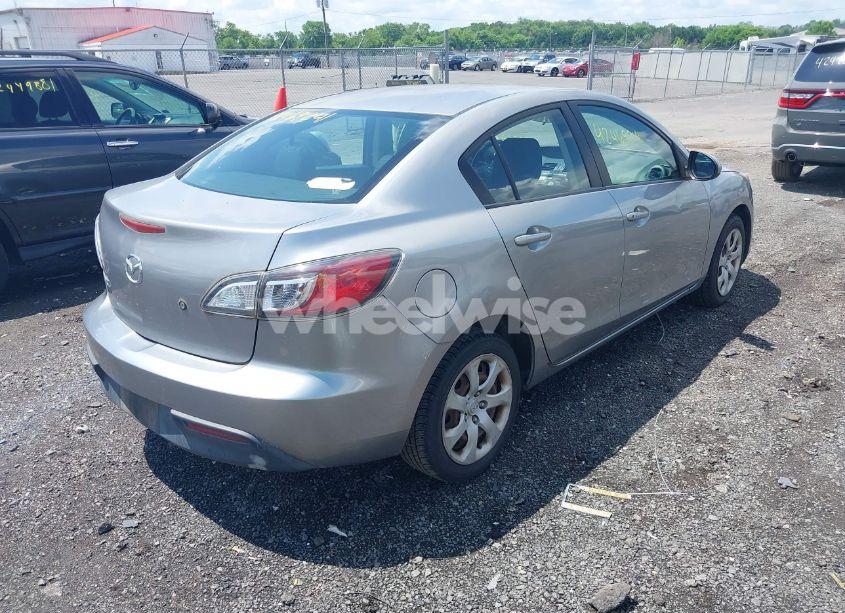 Photo 4 of 2011 Mazda Mazda3 I SPORT (VIN JM1BL1UG1B1467356)