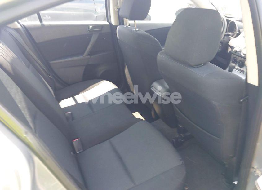 Photo 8 of 2011 Mazda Mazda3 I SPORT (VIN JM1BL1UG1B1467356)