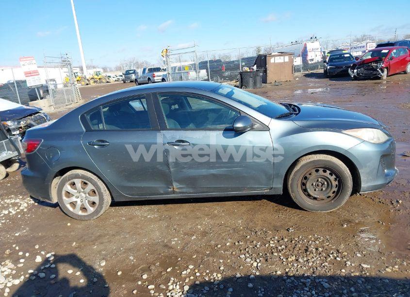 Photo 13 of 2012 Mazda Mazda3 I SPORT (VIN JM1BL1UG1C1543904)