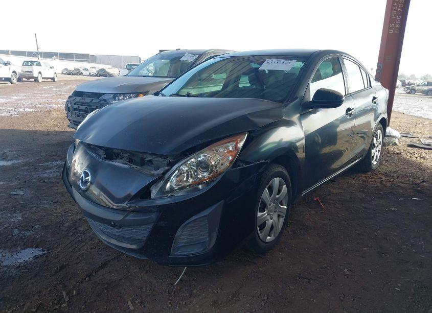 Photo 2 of 2011 Mazda Mazda3 I SPORT (VIN JM1BL1UG2B1370716)