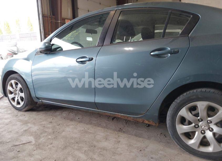 Photo 12 of 2011 Mazda Mazda3 I SPORT (VIN JM1BL1UG2B1385085)