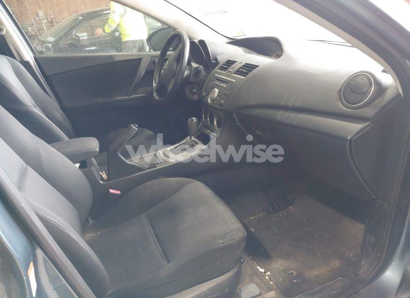 Photo 5 of 2011 Mazda Mazda3 I SPORT (VIN JM1BL1UG2B1385085)