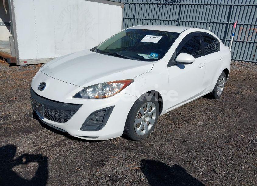 Photo 2 of 2011 Mazda Mazda3 I SPORT (VIN JM1BL1UG2B1497546)