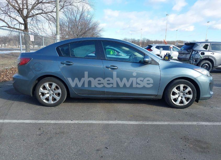 Photo 13 of 2012 Mazda Mazda3 I SPORT (VIN JM1BL1UG2C1520955)