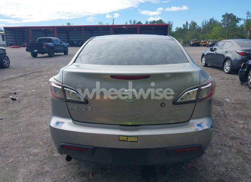 Photo 16 of 2011 Mazda Mazda3 I SPORT (VIN JM1BL1UG3B1493196)