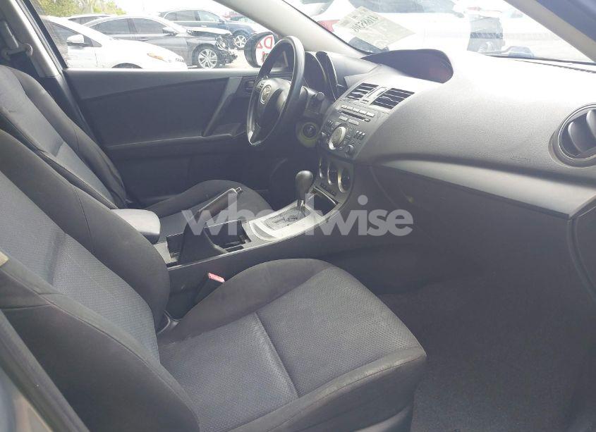 Photo 5 of 2011 Mazda Mazda3 I SPORT (VIN JM1BL1UG3B1493196)