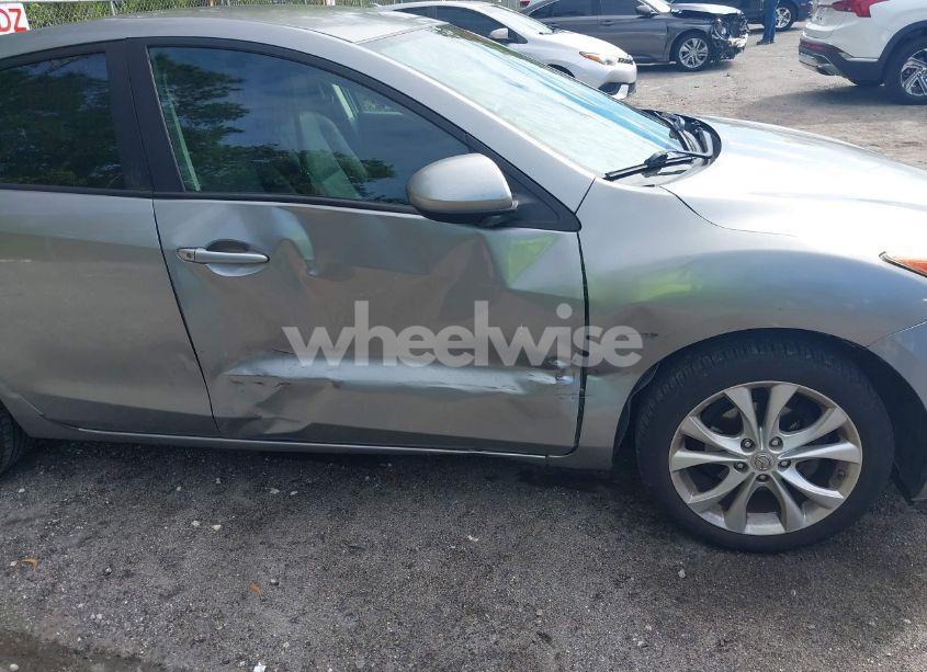 Photo 6 of 2011 Mazda Mazda3 I SPORT (VIN JM1BL1UG3B1493196)