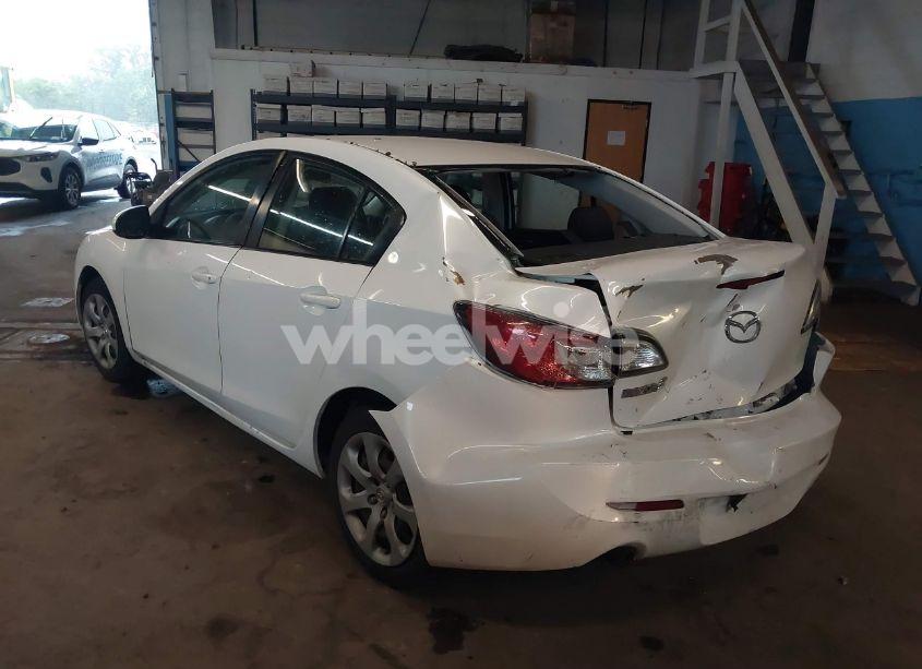 Photo 3 of 2012 Mazda Mazda3 I SPORT (VIN JM1BL1UG3C1518034)