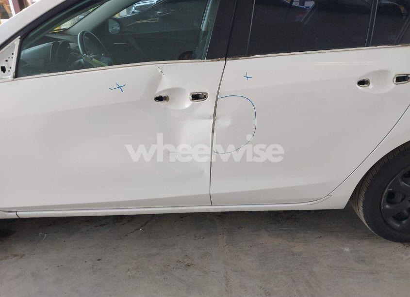 Photo 6 of 2012 Mazda Mazda3 I SPORT (VIN JM1BL1UG4C1548837)