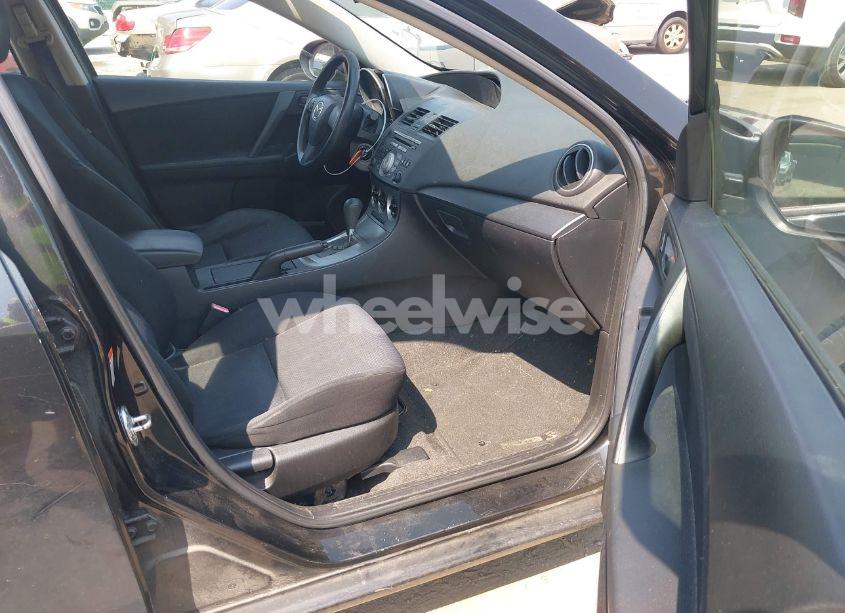 Photo 5 of 2011 Mazda Mazda3 I SPORT (VIN JM1BL1UG5B1387302)