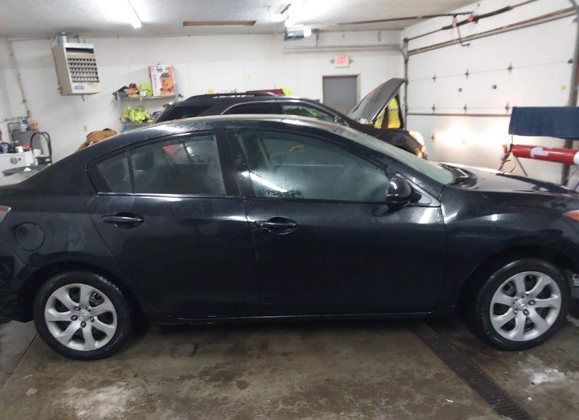 Photo 14 of 2011 Mazda Mazda3 I SPORT (VIN JM1BL1UG5B1463911)