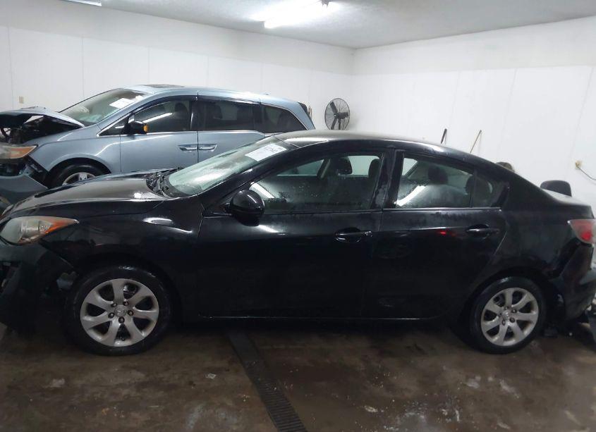Photo 15 of 2011 Mazda Mazda3 I SPORT (VIN JM1BL1UG5B1463911)
