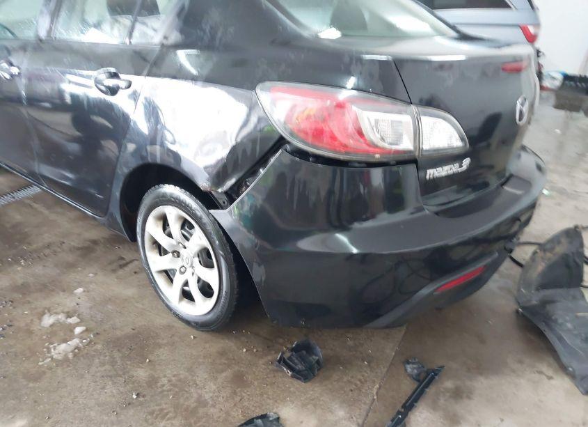 Photo 18 of 2011 Mazda Mazda3 I SPORT (VIN JM1BL1UG5B1463911)