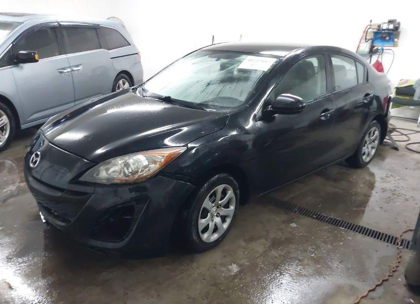 Photo 2 of 2011 Mazda Mazda3 I SPORT (VIN JM1BL1UG5B1463911)