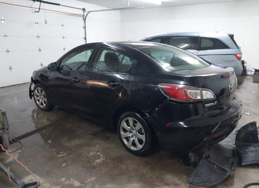 Photo 3 of 2011 Mazda Mazda3 I SPORT (VIN JM1BL1UG5B1463911)