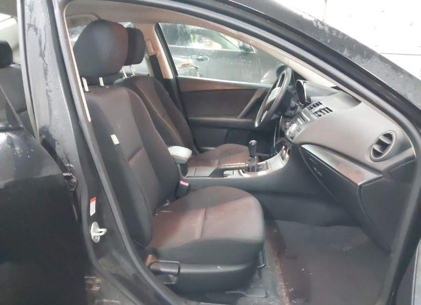 Photo 5 of 2011 Mazda Mazda3 I SPORT (VIN JM1BL1UG5B1463911)