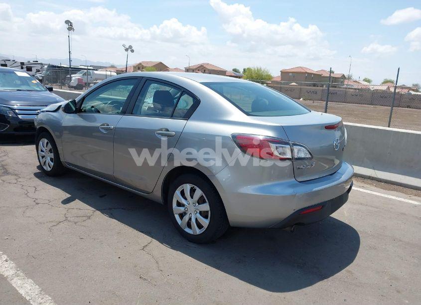 Photo 3 of 2011 Mazda Mazda3 I SPORT (VIN JM1BL1UG5B1464010)