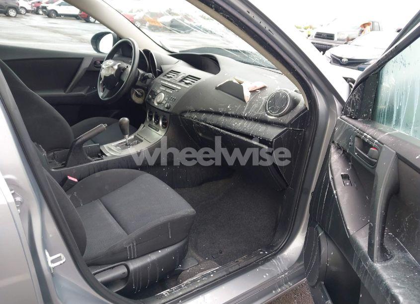 Photo 5 of 2011 Mazda Mazda3 I SPORT (VIN JM1BL1UG5B1464010)