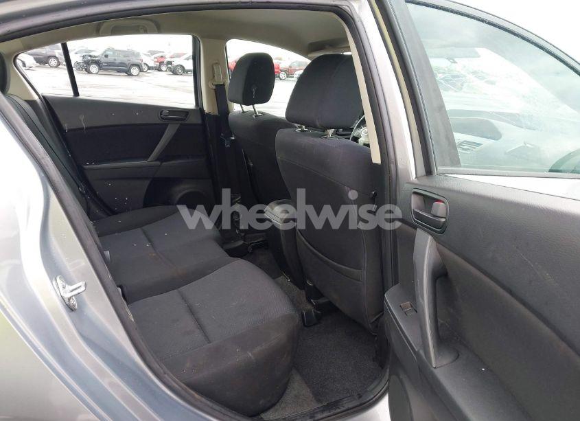 Photo 8 of 2011 Mazda Mazda3 I SPORT (VIN JM1BL1UG5B1464010)