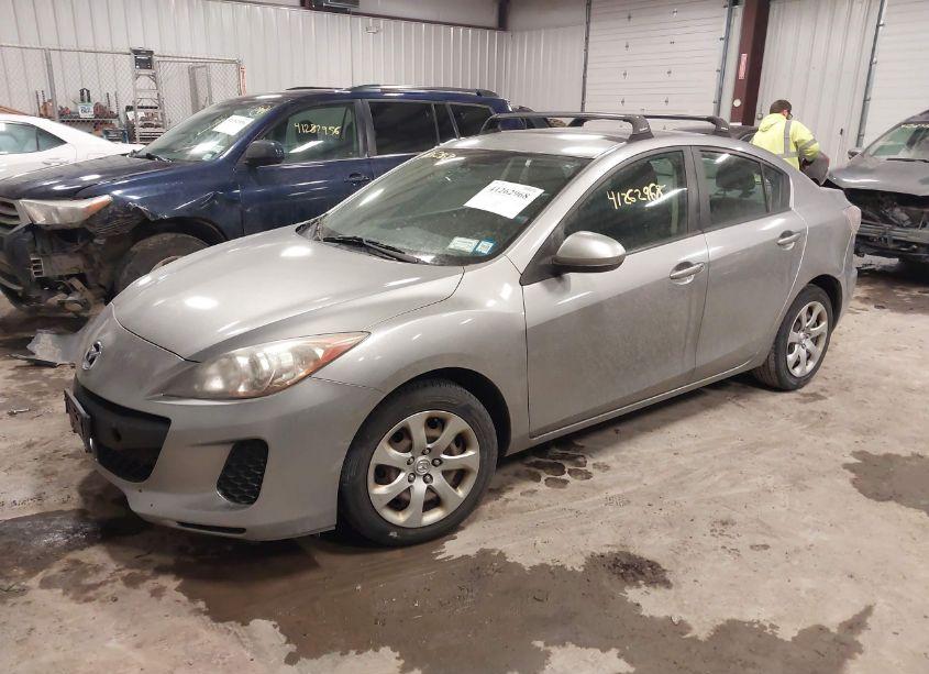 Photo 2 of 2012 Mazda Mazda3 I SPORT (VIN JM1BL1UG5C1510632)