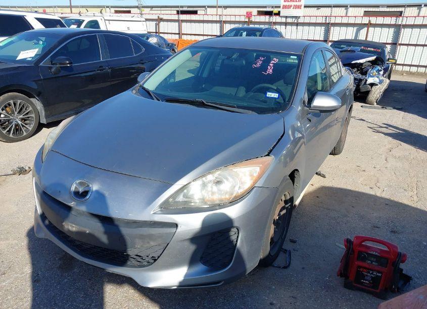 Photo 2 of 2012 Mazda Mazda3 I SPORT (VIN JM1BL1UG5C1562181)