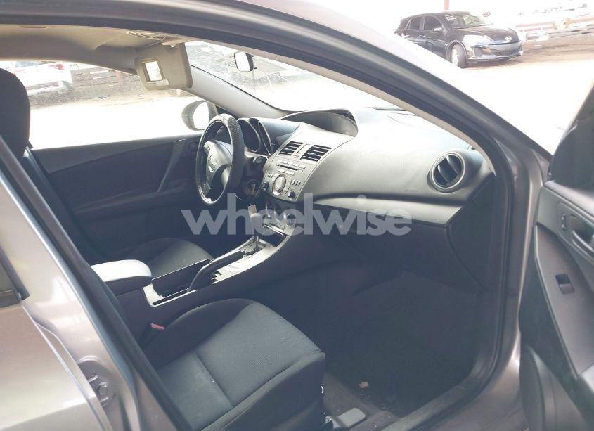 Photo 5 of 2011 Mazda Mazda3 I SPORT (VIN JM1BL1UG6B1394792)